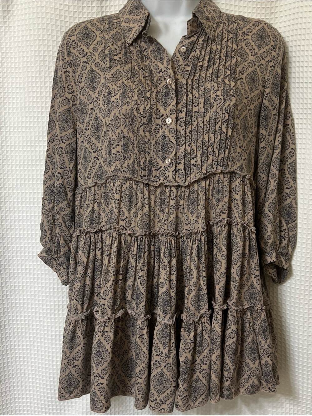 EsleyTiered Boho Shirt Womens SZ S Taupe/Navy Flowy Feminine Peasant Modest